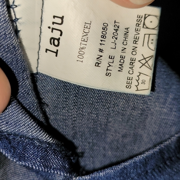 Laju Sleeveless Chambray Embroidered Top - Picture 7 of 8